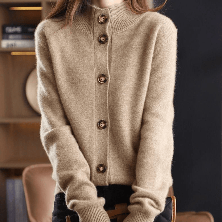 Norea™ – Stickad gilet med retroknappar