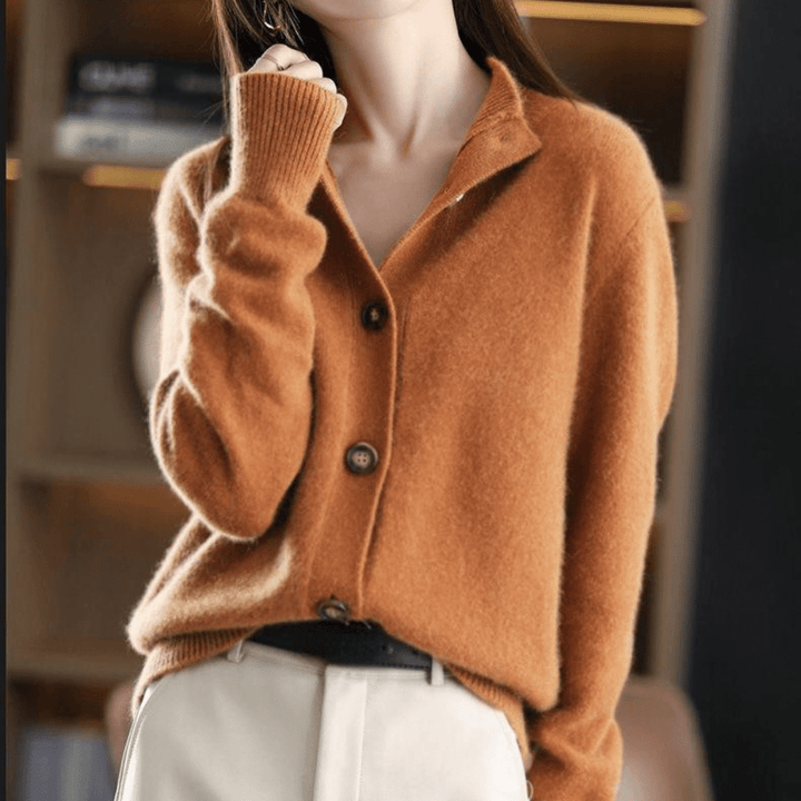 Norea™ – Stickad gilet med retroknappar
