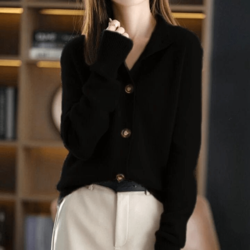 Norea™ – Stickad gilet med retroknappar