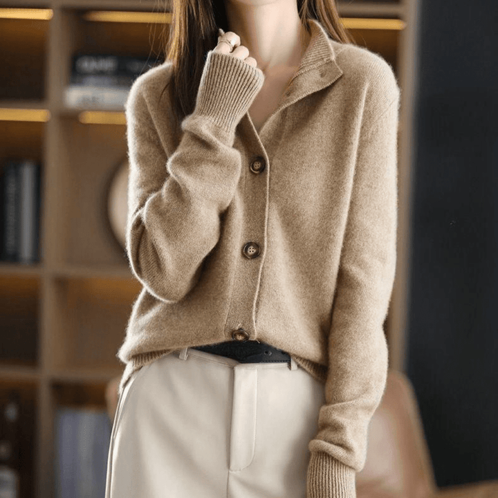 Norea™ – Stickad gilet med retroknappar