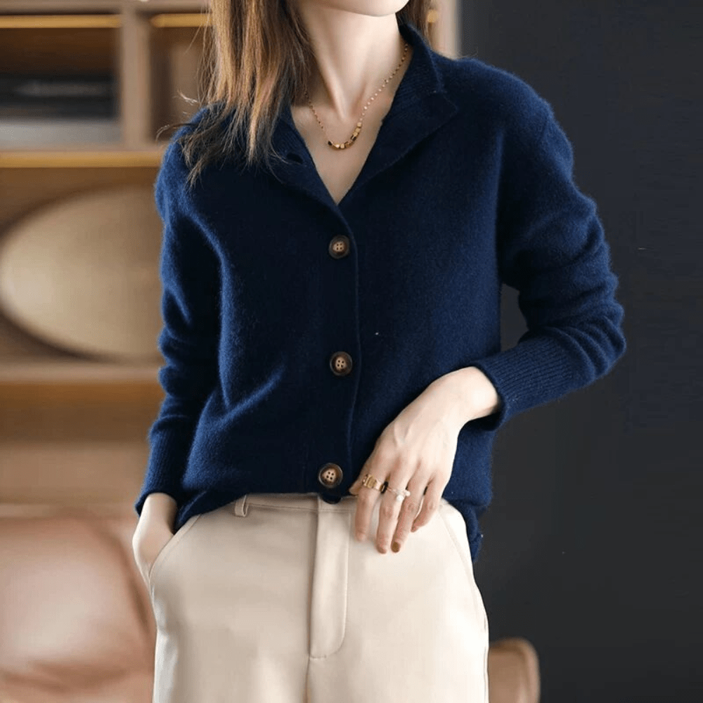 Norea™ – Stickad gilet med retroknappar